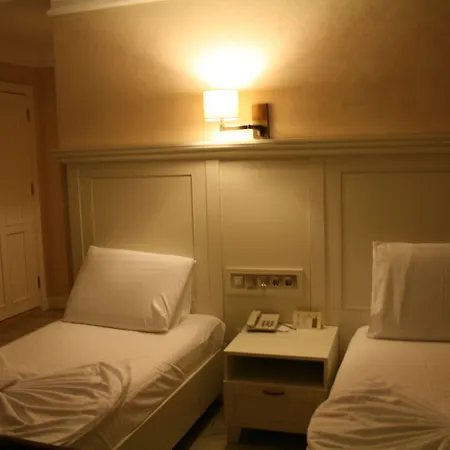 酒店 Temenos Luxury & 4*